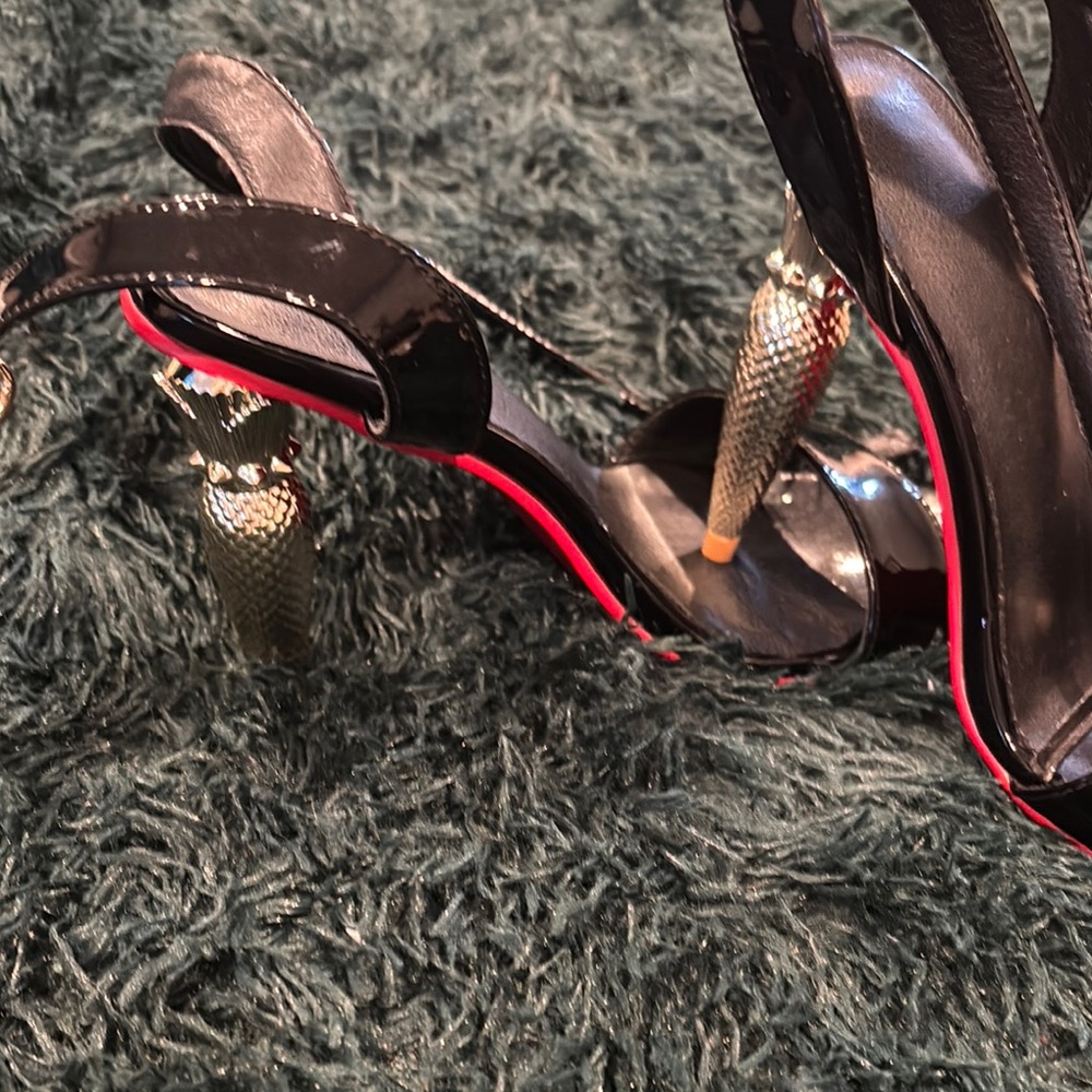 Sleek Black Sandals with High Stiletto Heel and Glossy Finish